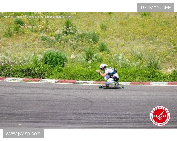 城市马拉松评析：杭州滑板队在赛事中的节奏与表现探讨